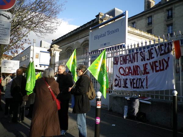 Contre-manifestation devant l'hôpital Tenon (2011)
