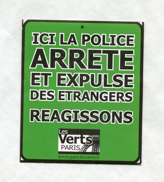 ICI LA POLICE ARRETE ET EXPULSE DES ETRANGERS [ca. 2005]