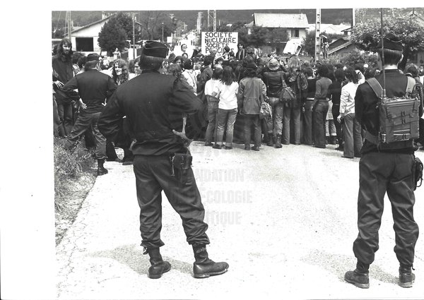 La manifestation de Malville par Yves Frémion (2007)