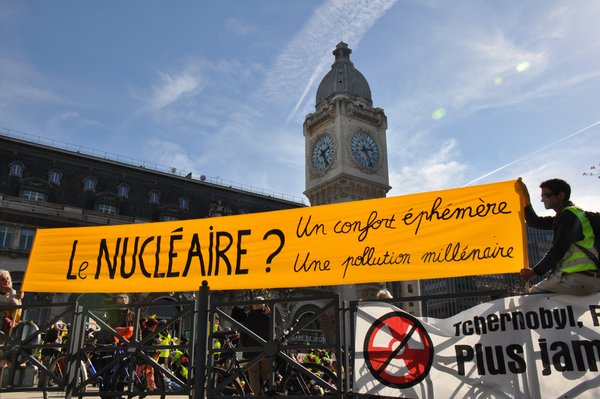 Chaîne humaine pour l’arrêt du nucléaire civile et militaire (2013)